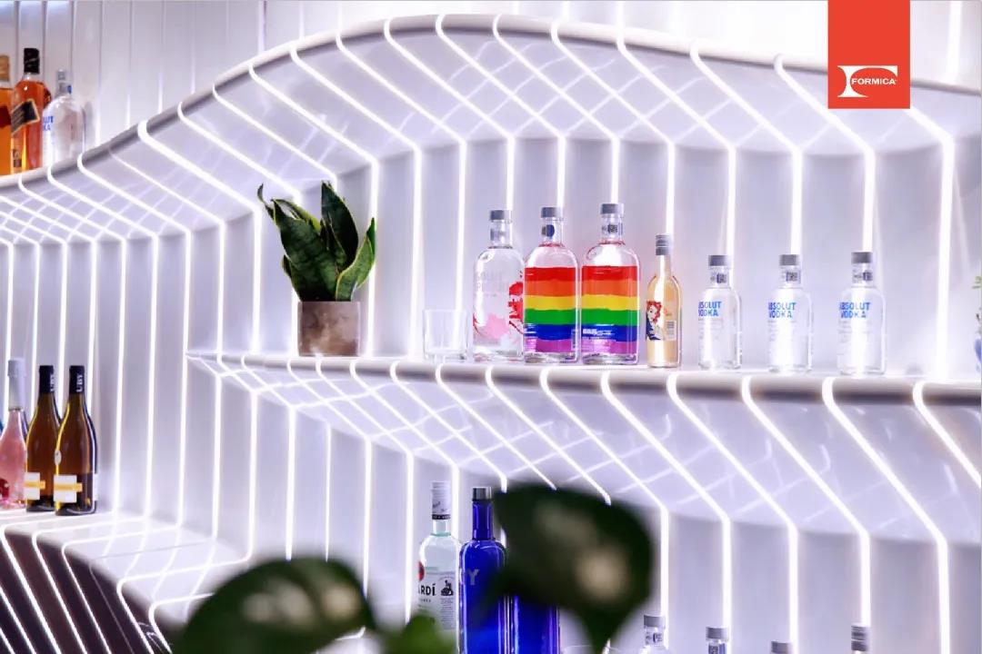 潔菌樹脂板是一種自潔良好的墻面板材！