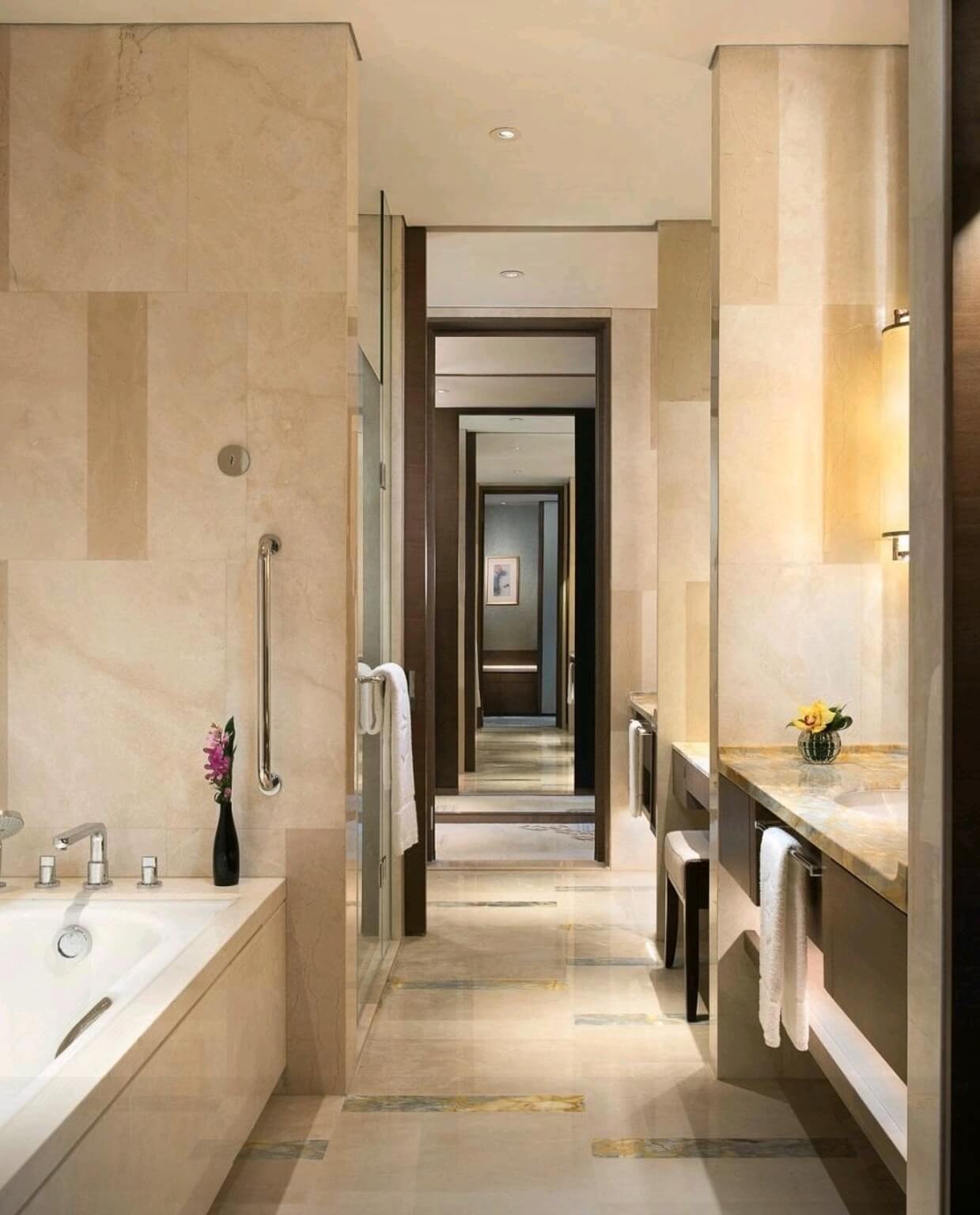 富美家色麗石：色麗石憑借出色的可塑性與穩(wěn)定性輕松打造曲面造型